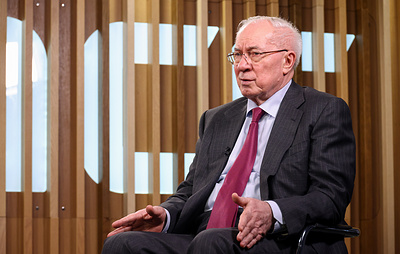 Азаров: Киев игнорирует реакцию мира, перезахоранивая нацистских пособников