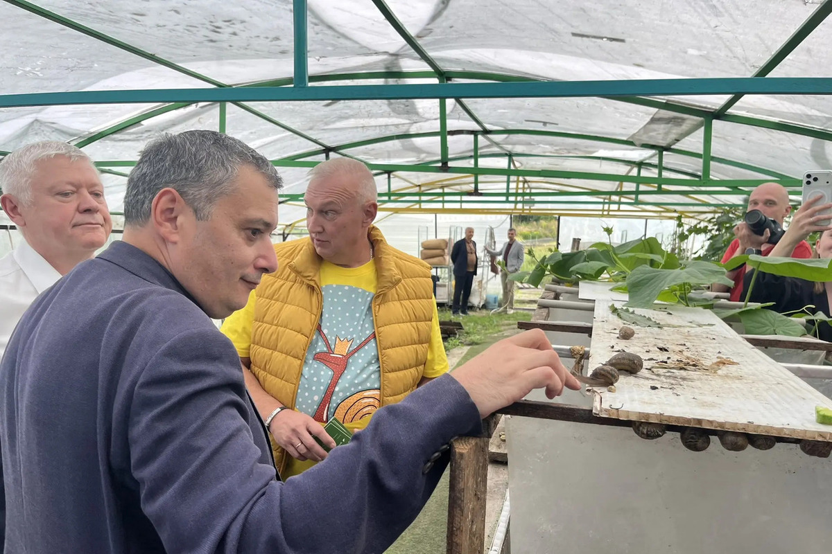 Хинштейн посетил улиточную ферму в Фатежском районе