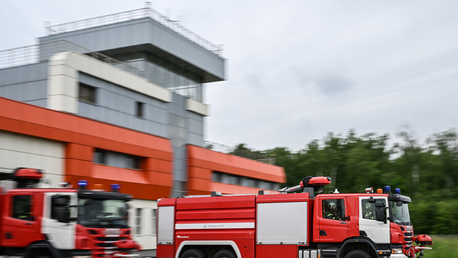 В Краснодаре загорелся склад на площади 400 "квадратов"