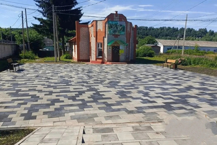 В посёлке Покровское благоустроили сквер имени Льва Овалова