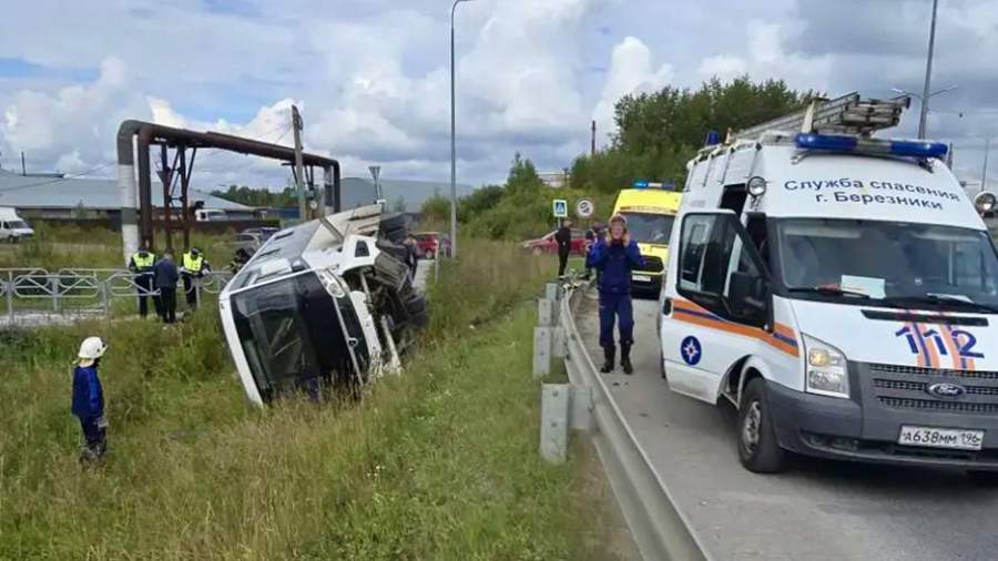 В Пермском крае семь человек пострадали при опрокидывании автобуса