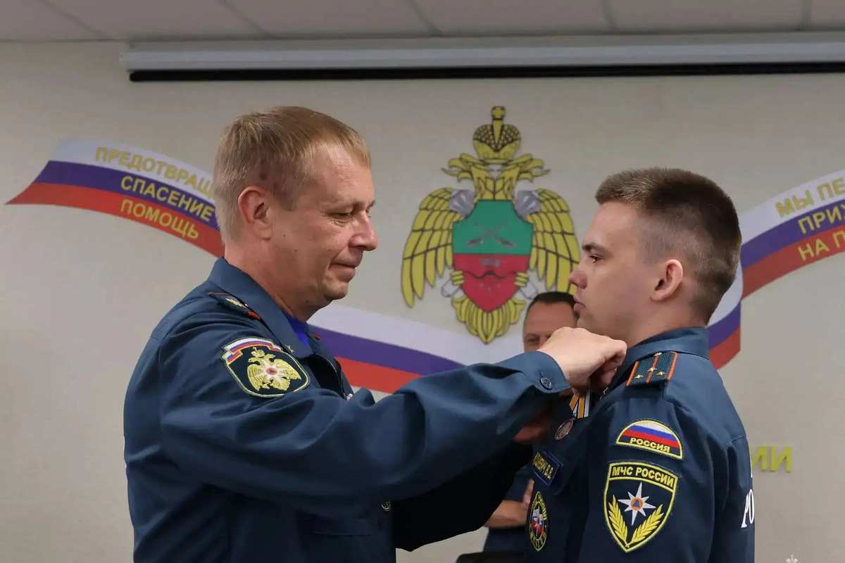 Сотрудников МЧС Запорожской и Херсонской областей отметили наградами