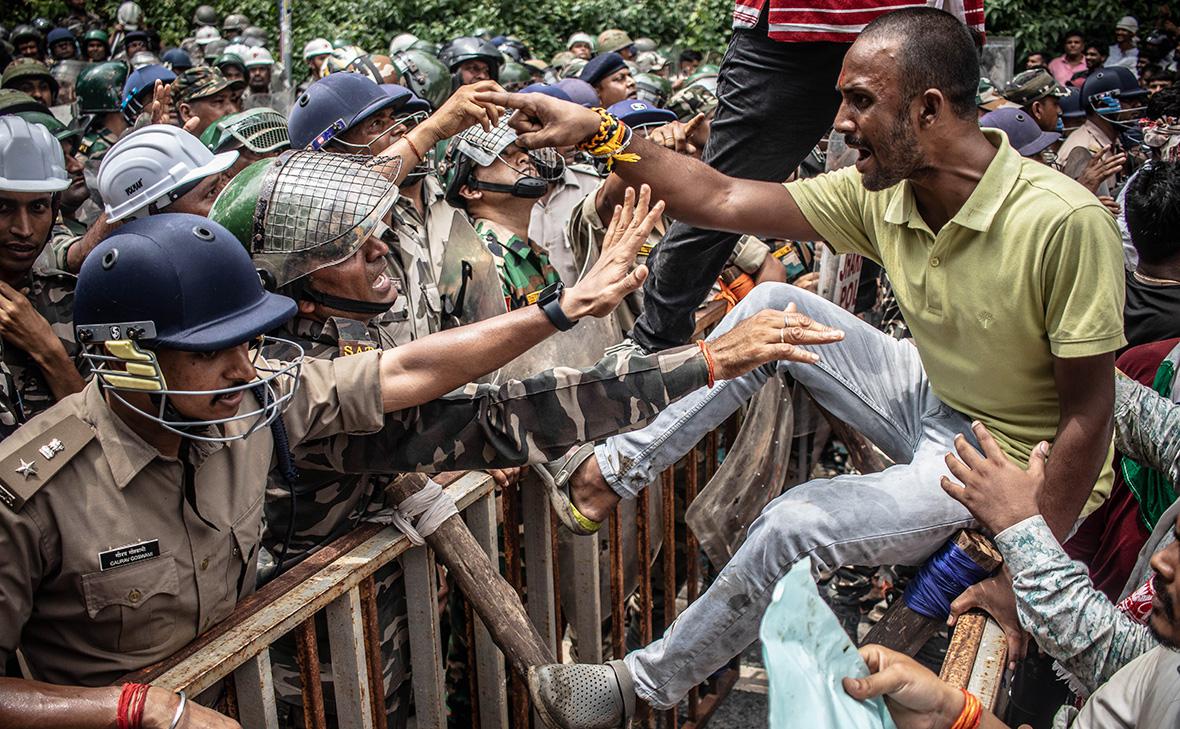 Guardian рассказала о глобальных протестах из-за ИИ и экзаменов