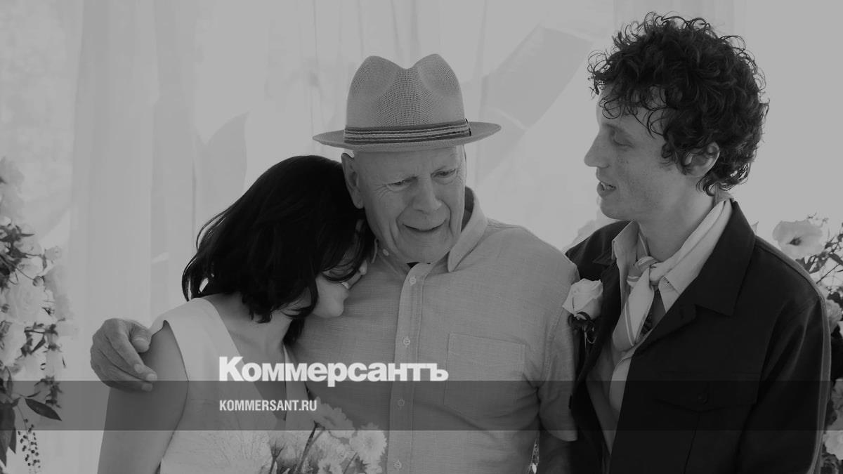 71-летний Брюс Уиллис появился на свадьбе дочери