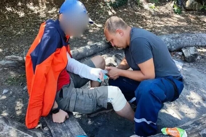 В Бахчисарайском районе спасатели помогли туристу, травмировавшемуся в пещере