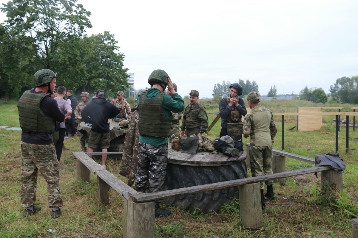 Ветераны СВО провели военно-полевые сборы для молодежи в Киришском районе