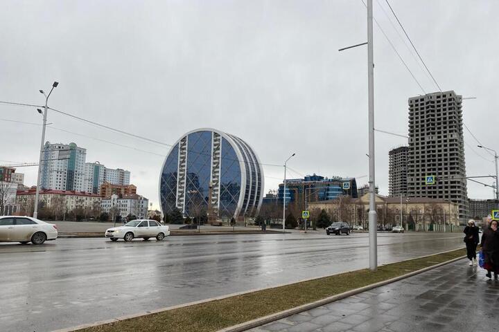 Глава Чечни исполнил мечту юного земляка, потерявшего тюбетейку в толпе