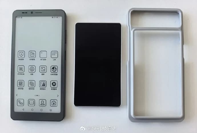 Hisense A10 получил основной 6,13-дюймовый E Ink-дисплей, а цветной ЖК-экран крепится к корпусу магнитами