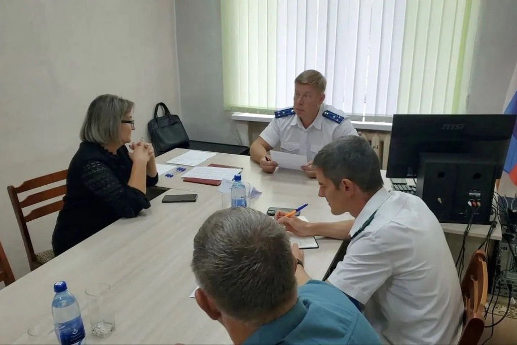 Прокуроры наведались в Барановскую школу-интернат — на что жалуются сотрудники