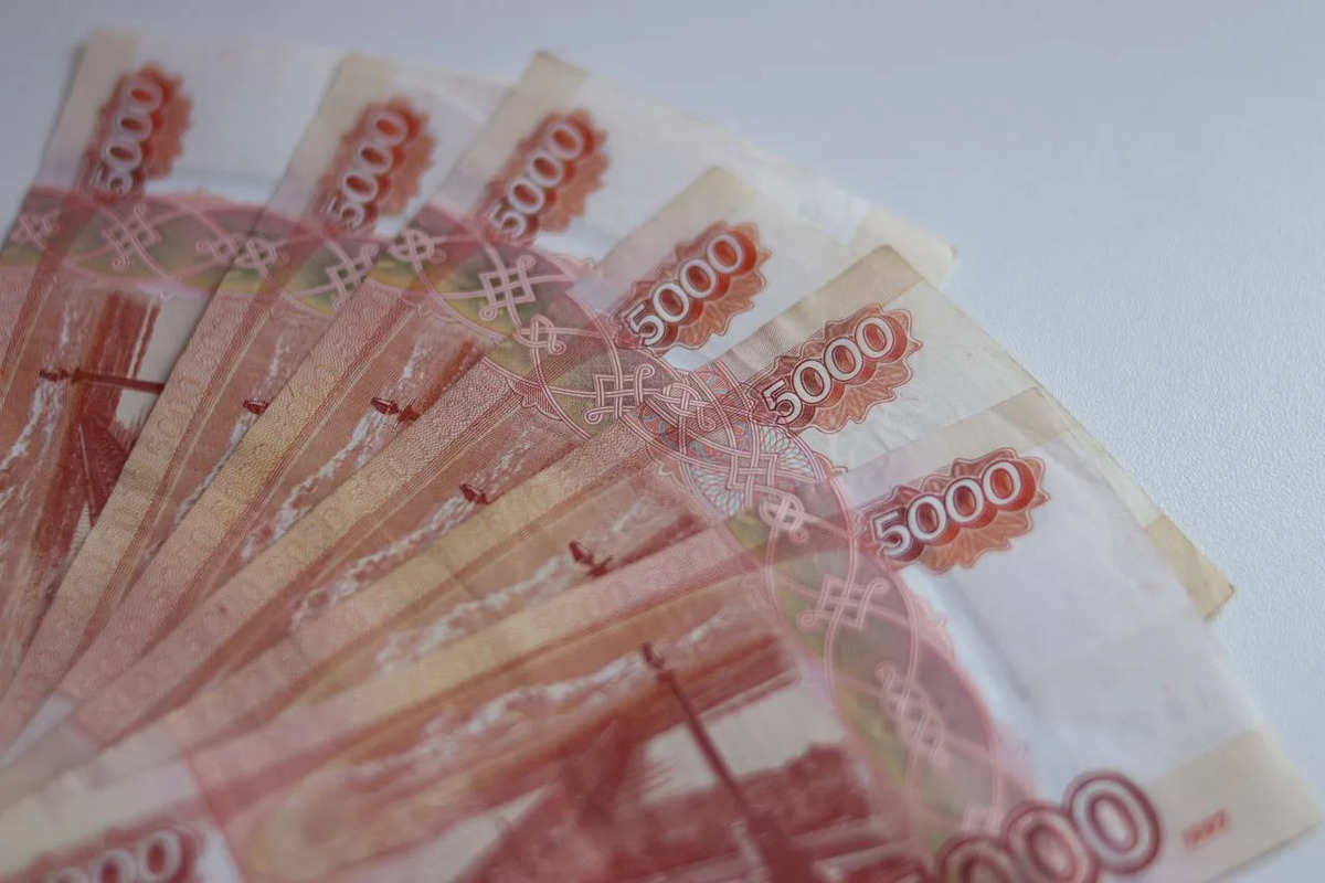 Петербург оказался в числе лидеров городов России по высоким зарплатам