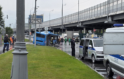 Медики оказали помощь девяти пострадавшим в ДТП в Москве