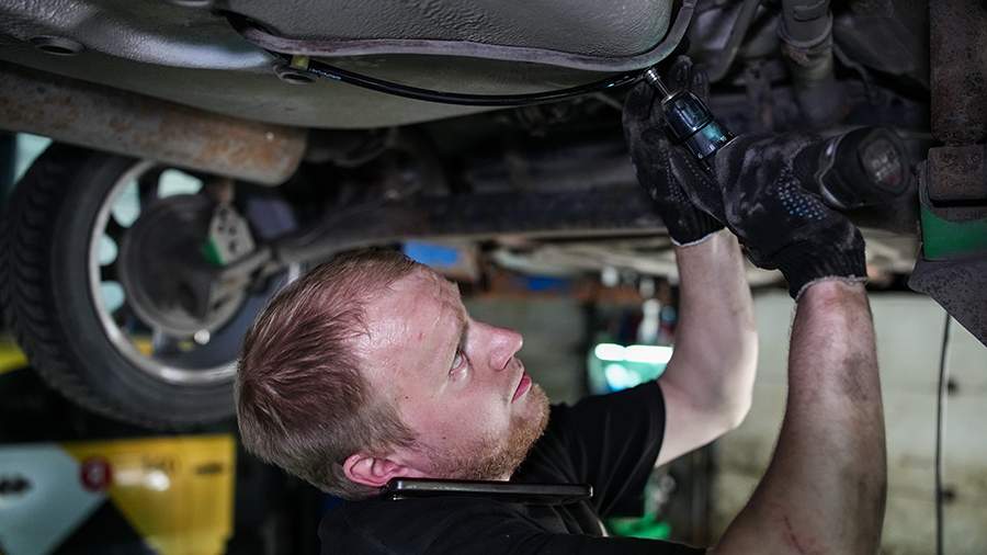 Зарплаты автослесарей в России выросли на 78%