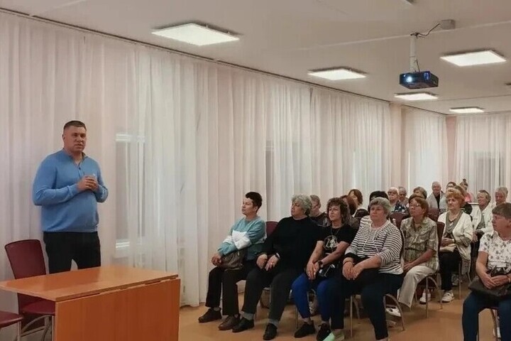 Врач-травматолог Серпуховской больницы рассказал пенсионерам о секретах здоровья суставов