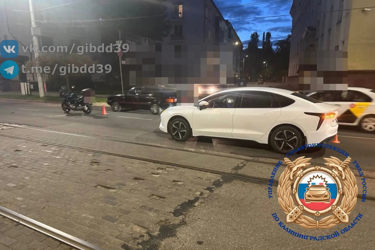 АмберАвто у дома 4 на проспекте Мира протаранил мотоцикл и ранил байкера