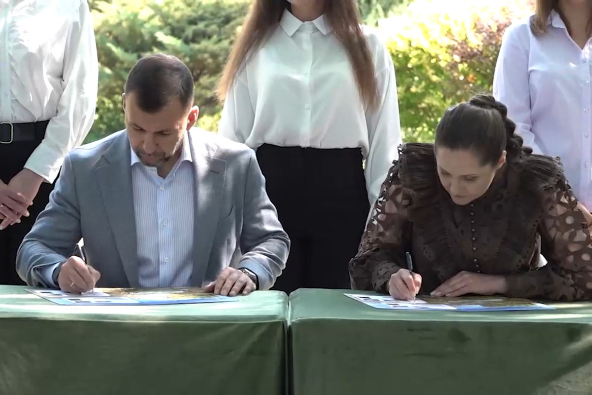 В Донецке отметили вековой юбилей заповедника «Хомутовская степь»