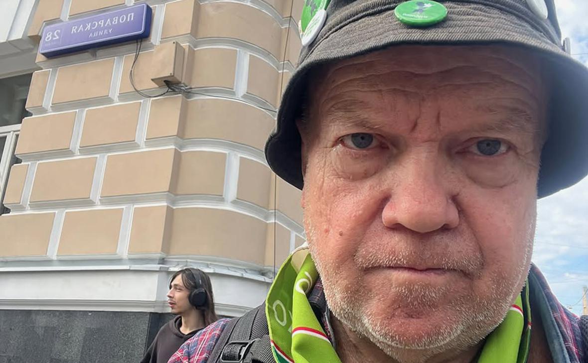 «Яблоко» заявило, что у здания Верховного суда задержан свидетель по делу