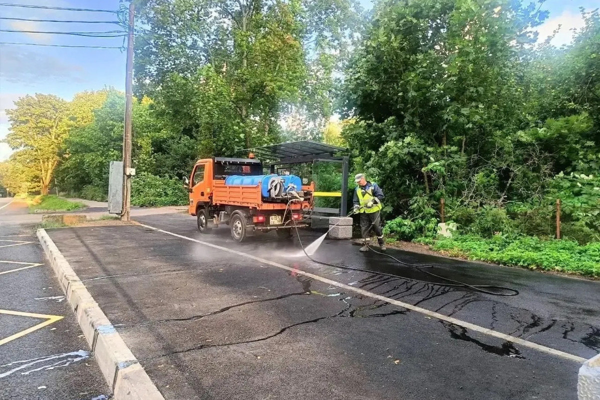 За неделю дождей с улиц Петербурга вывезли более полутора тысяч кубов мусора