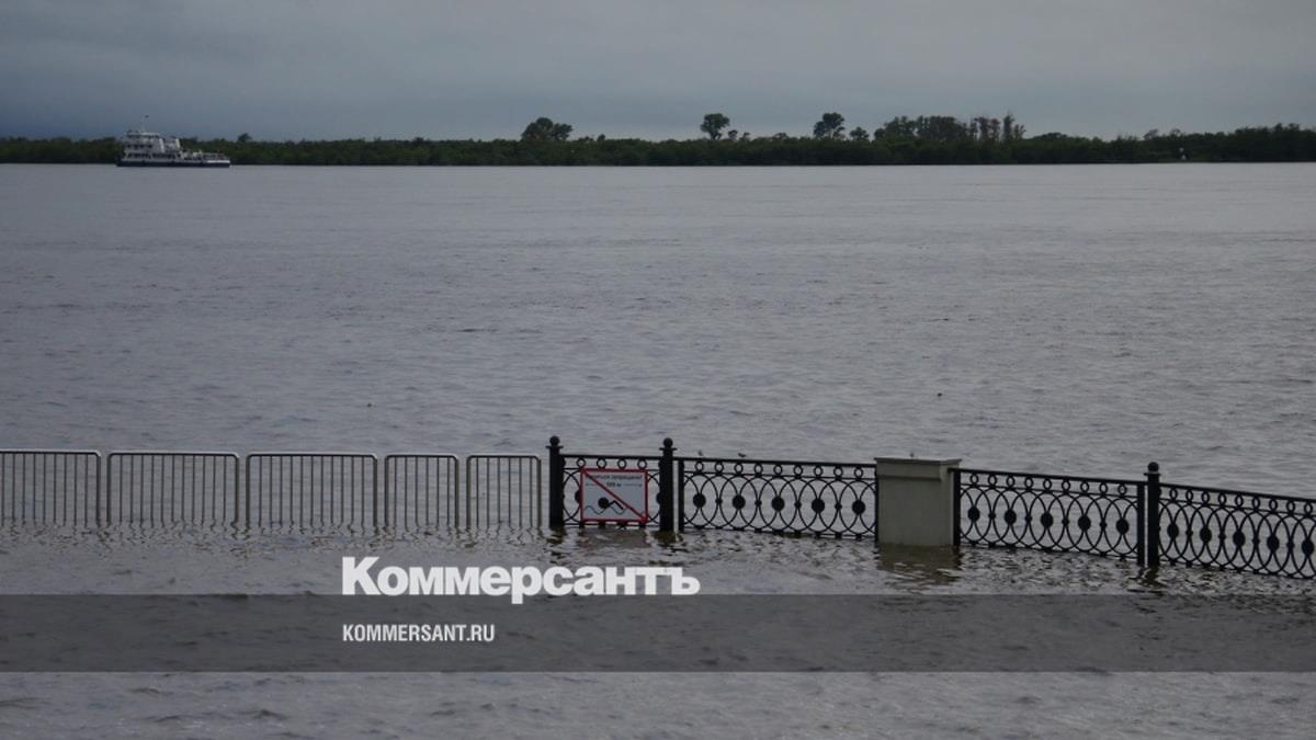 Река Амур начала затапливать Хабаровск из-за подъема воды