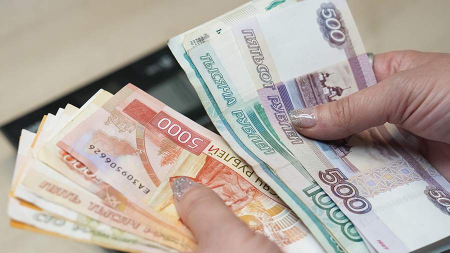 В России ежегодную семейную выплату получили 1,2 млн работающих родителей
