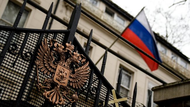 Лондон выступает пособником терактов Киева, заявили в посольстве России