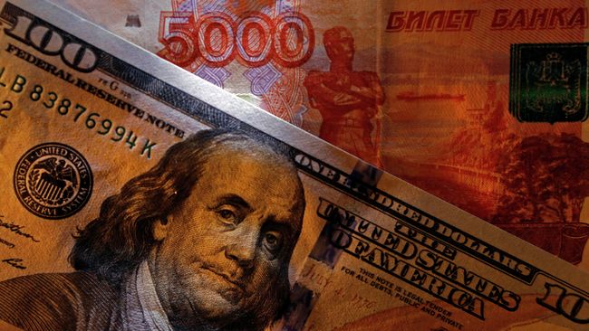 Внебиржевой курс доллара поднялся выше 83 рублей впервые с 23 марта