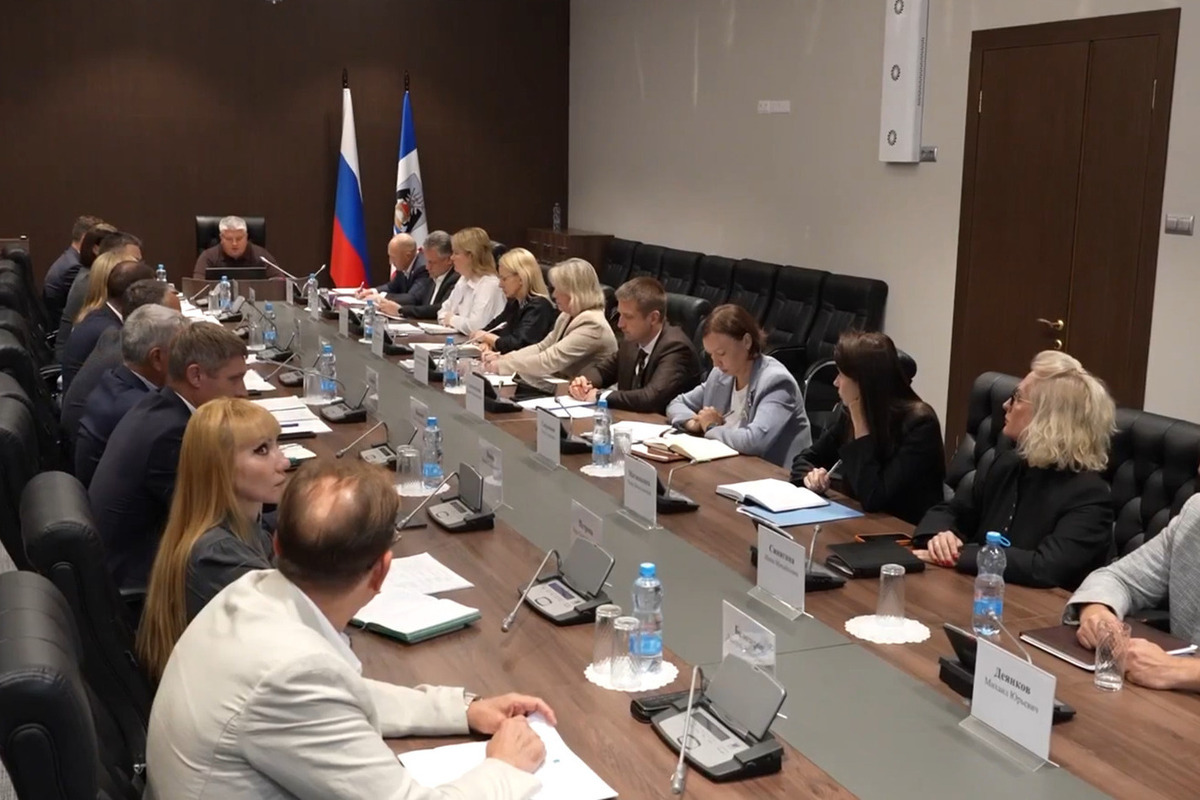 Дронов поручил повысить безопасность новгородских учебных заведений к 1 сентября