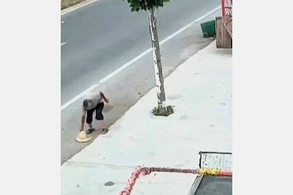 Порыв ветра спас жизнь пожилому мужчине