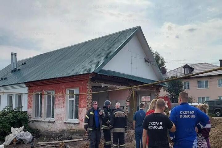 Стена жилого дома рухнула в российском городе: есть погибший
