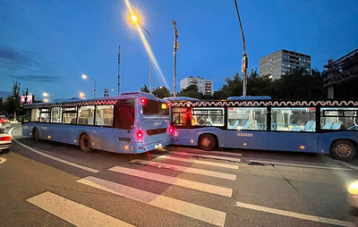 ТАСС: на улице Дыбенко в Москве столкнулись два автобуса