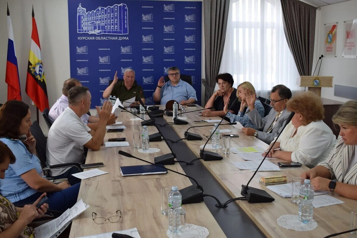 Депутаты Курской облдумы поддержали введение новых льгот и именных стипендий