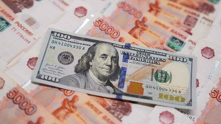 Финансист допустил рост курса доллара до 85 рублей в августе