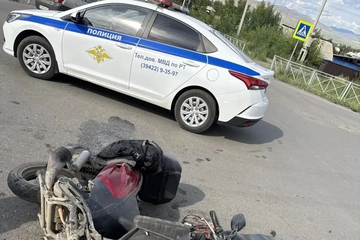 ДТП в Кызыле: в столкновении автомобиля и мопеда пострадал водитель