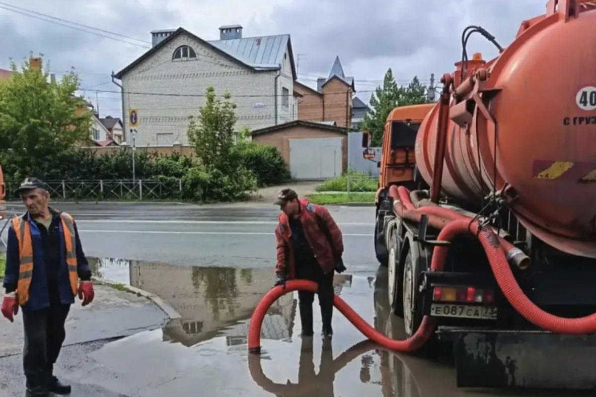 Пять ульяновских магистралей ушли под воду из-за дождя