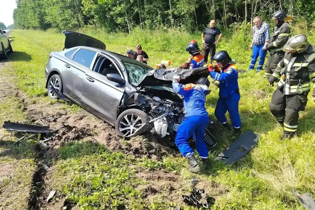 За сутки сотрудники МЧС Ленобласти потушили 4 пожара и спасли 8 человек из ДТП