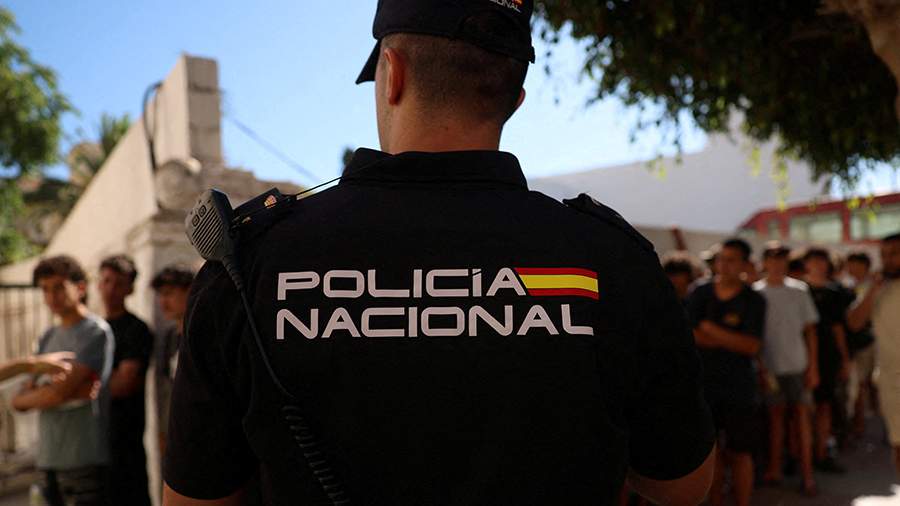 В Испании предупредили об угрозе эпидемии из-за мигрантов в Сеуте