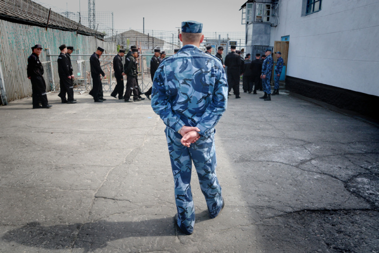 «В наручниках и с конвоем»: член СПЧ о госпитализации «пожизненников»