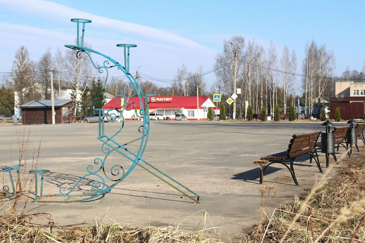 Благоустройство Праздничной площади в Батецком завершится к 1 сентября