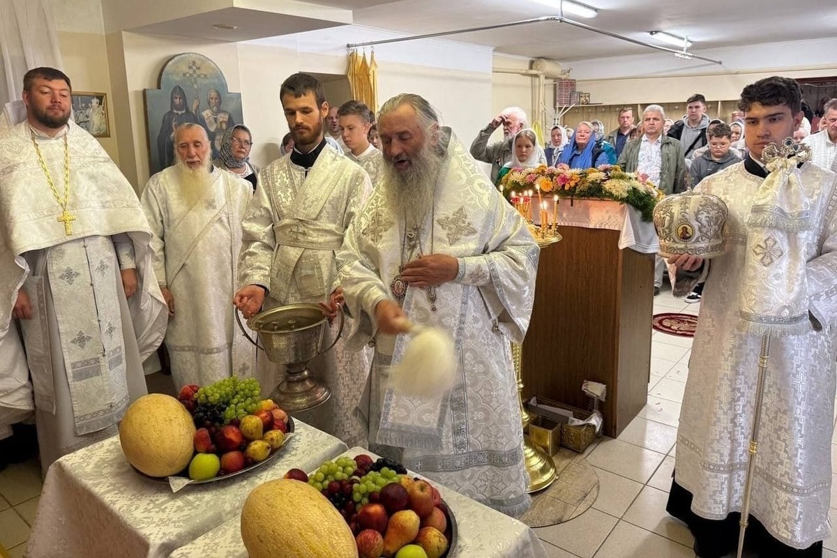 Священник Портнов объяснил, становятся ли освященные яблоки святыней