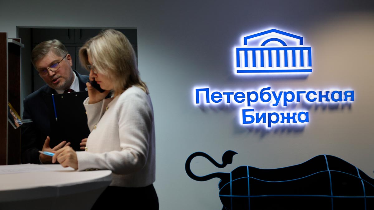 "Петербургская биржа" запустила торги бензинами пониженных стандартов