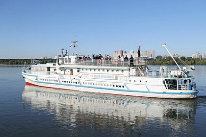 По Оби отправился плавучий храм