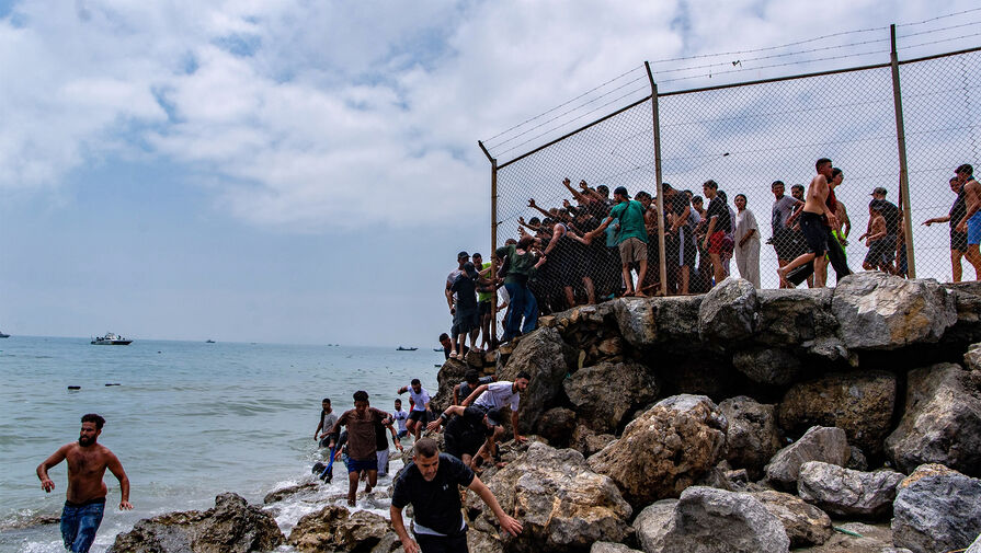 Преступные группировки доставили в материковую Испанию десятки нелегалов