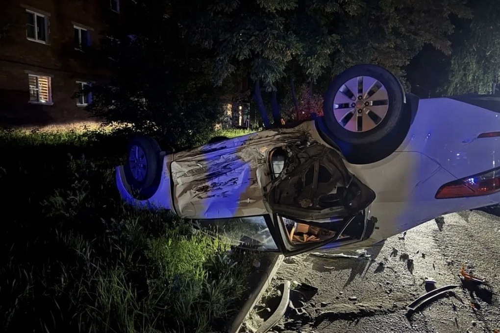 В Котовске перевернулось авто: пострадали трое