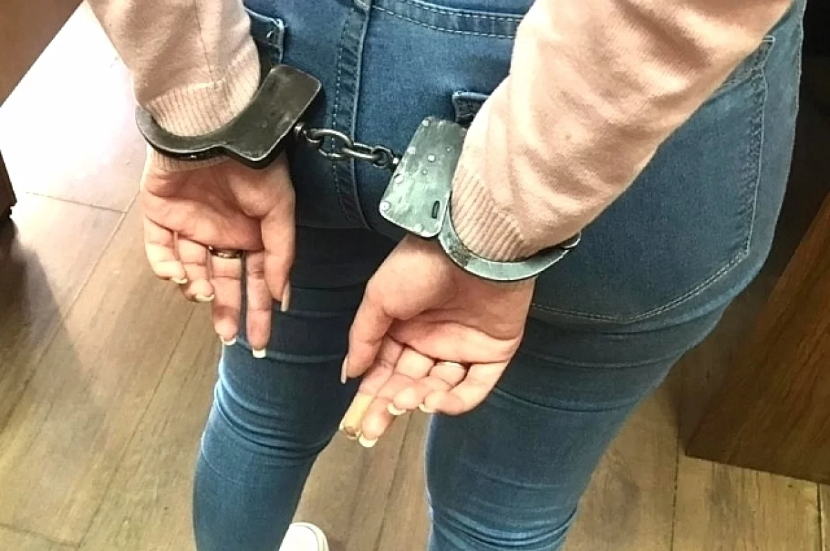 Суд арестовал 16-летнюю девушку, напавшую с ножом на сестер в Уфе