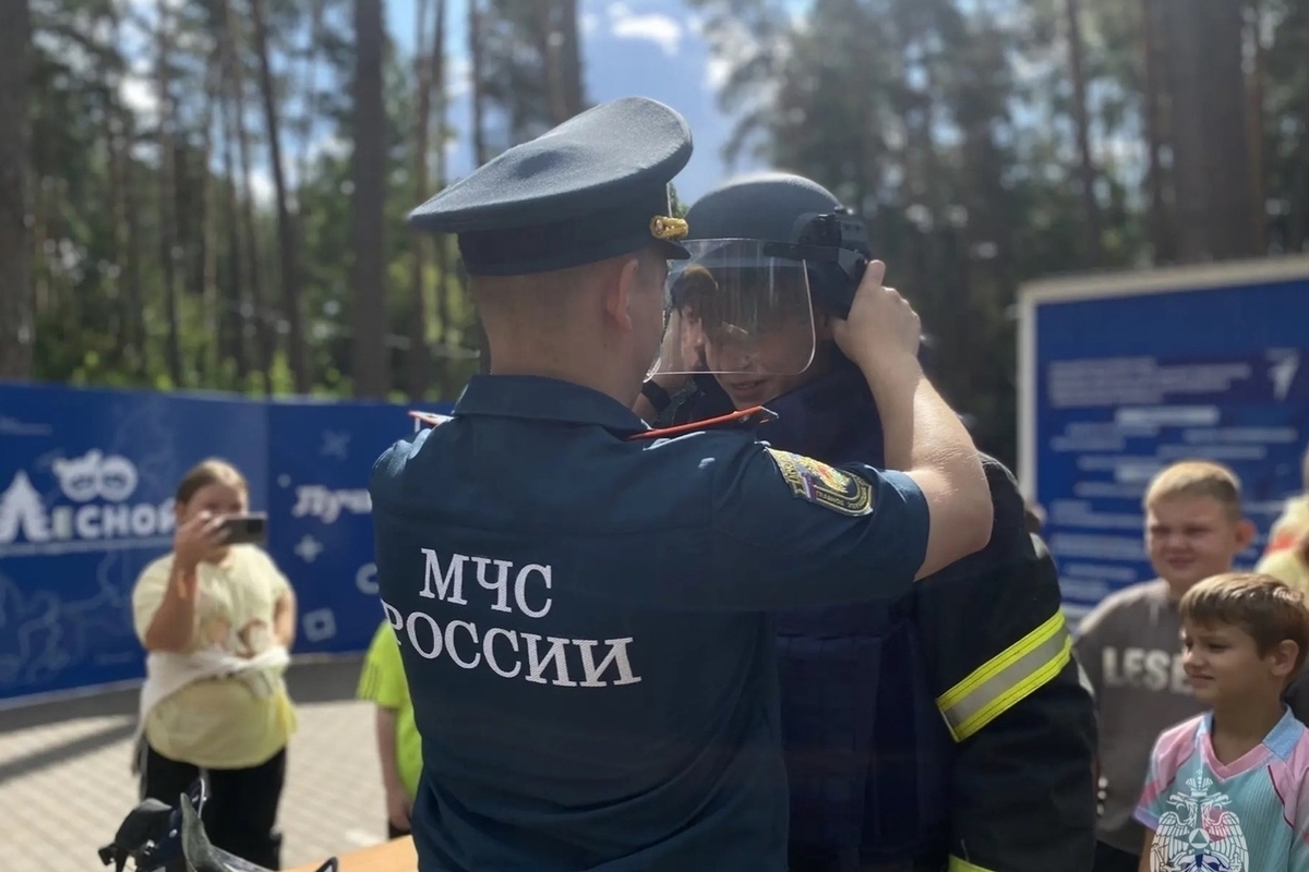 В Брянских детских лагерях «Ёлочка» и «Огонёк» прошли уроки пожарной безопасности