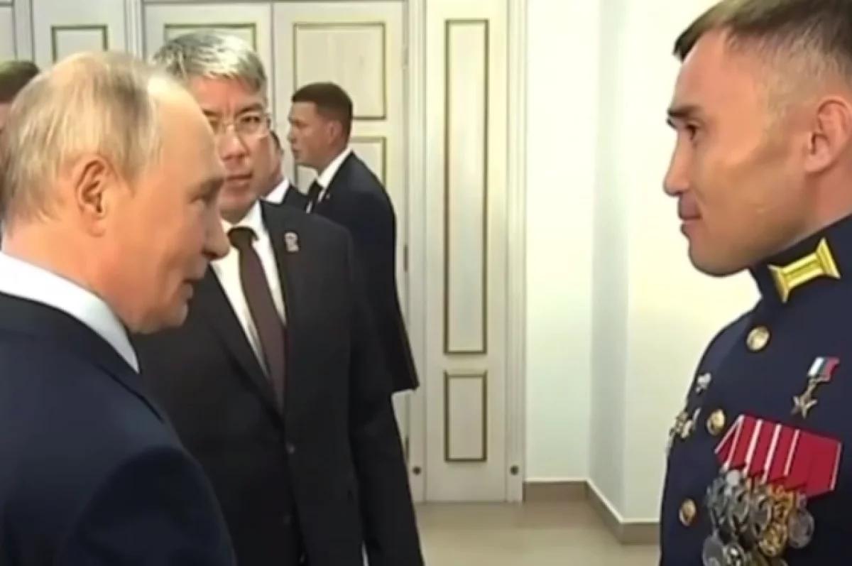 Путин в Бурятии встретился с Героем России Мункожаргаловым