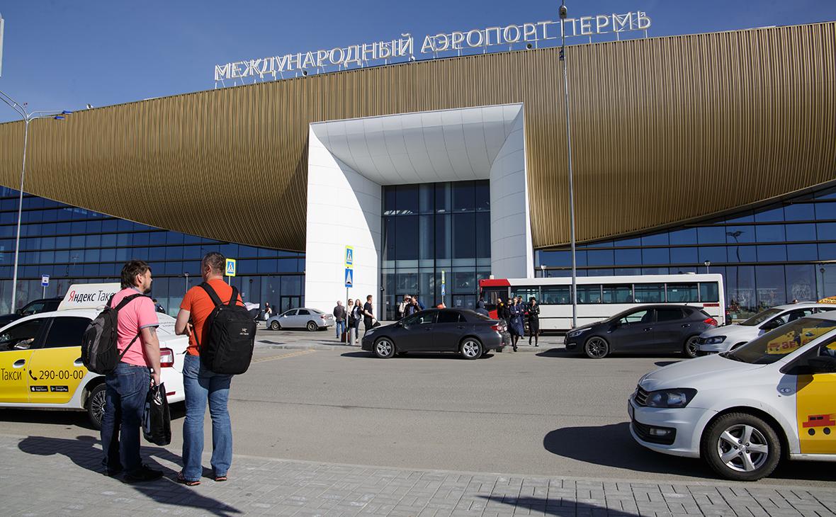 Аэропорт Перми закрыли из-за выкатившегося за полосу самолета