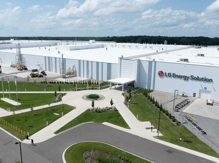 LG запустила гигантский завод по выпуску новейших батарей — он будет снабжать Tesla