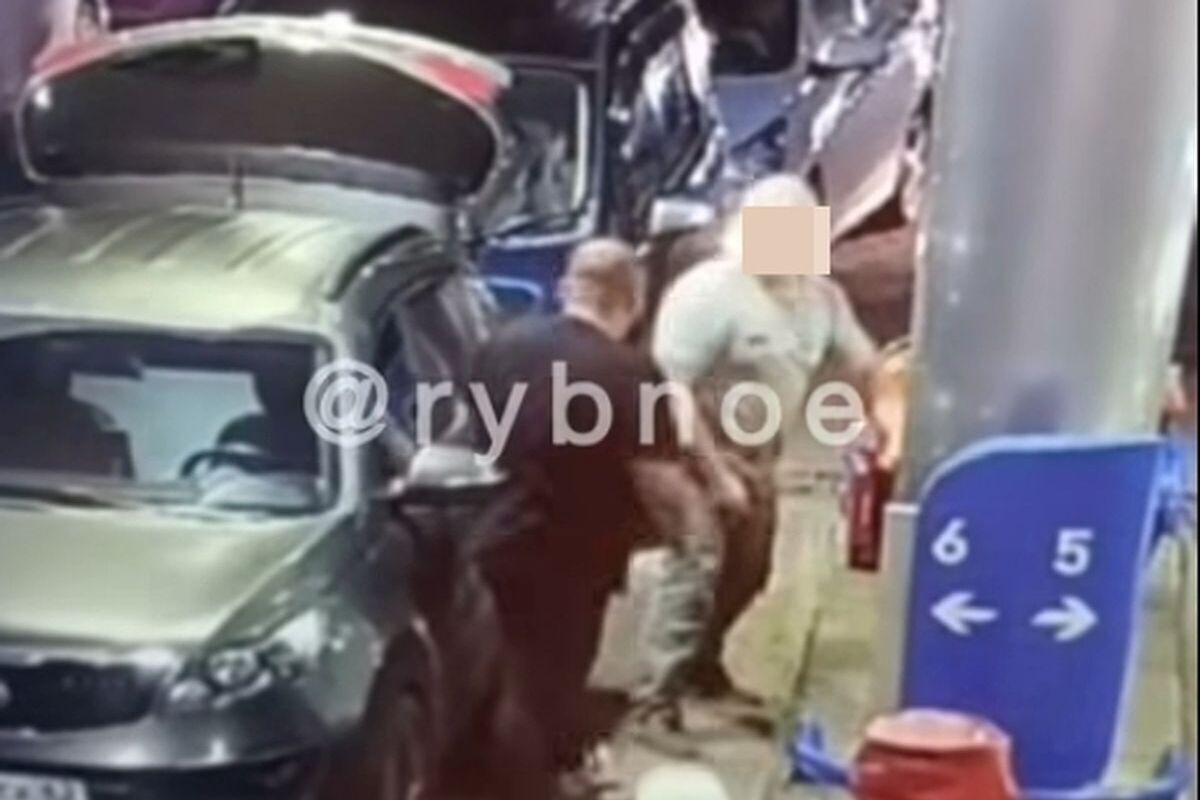 На АЗС в Рыбном подрались двое мужчин