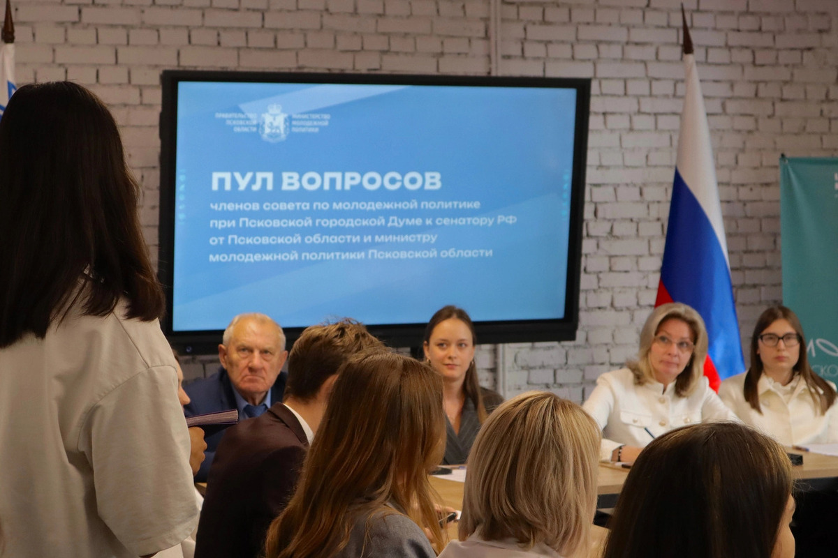 Совет по молодёжной политике передал сенатору инициативы по развитию Псковской области