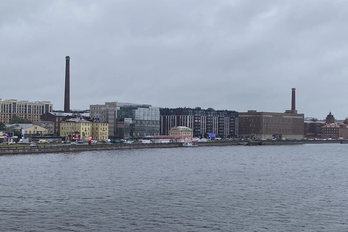 В Петербурге из-за ливней поднялся уровень воды в Неве
